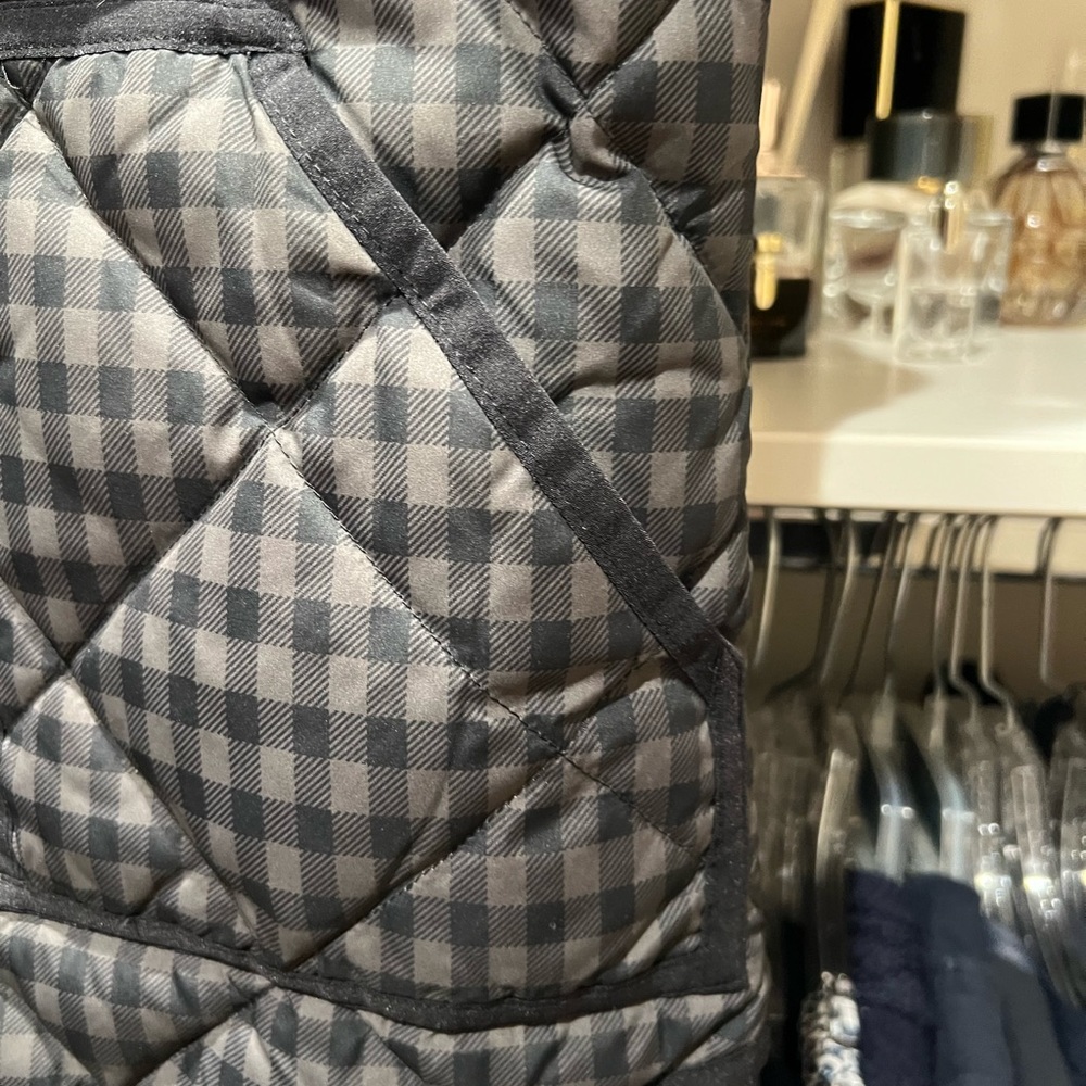 Vest - Picture 4 of 5